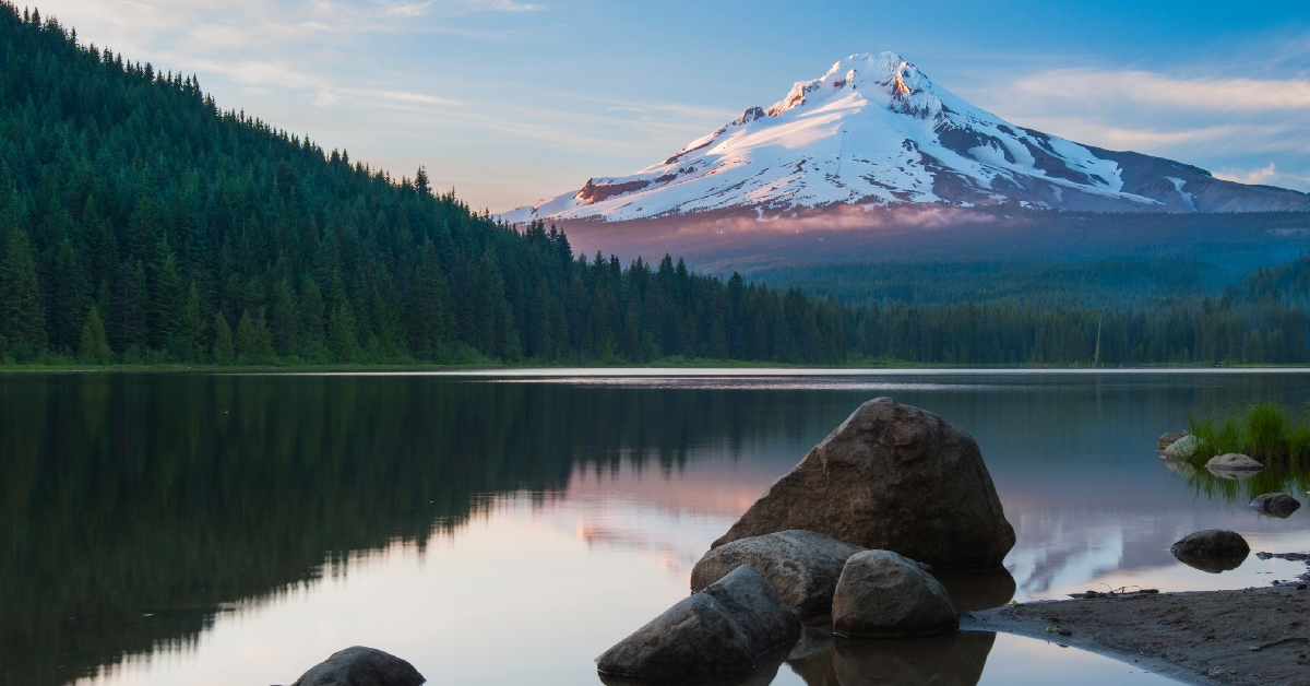 volcano mountain mt hood in oregon