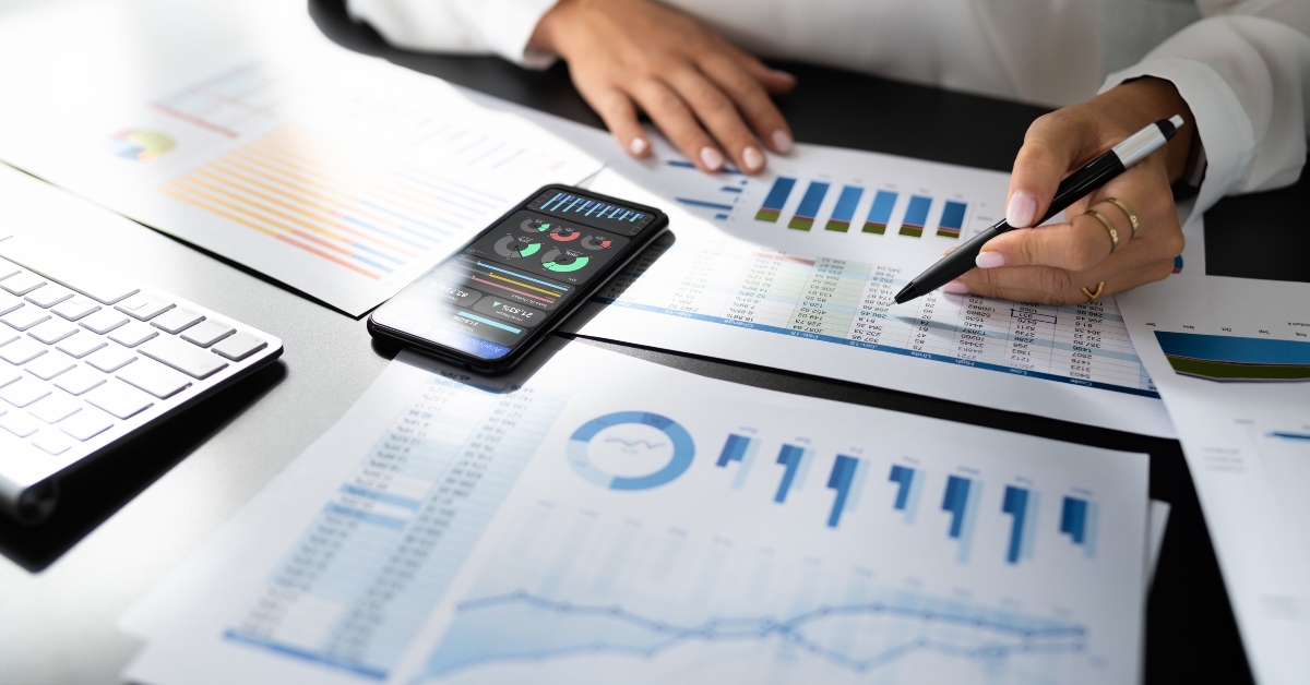 Business ROI Analysis And Comparison