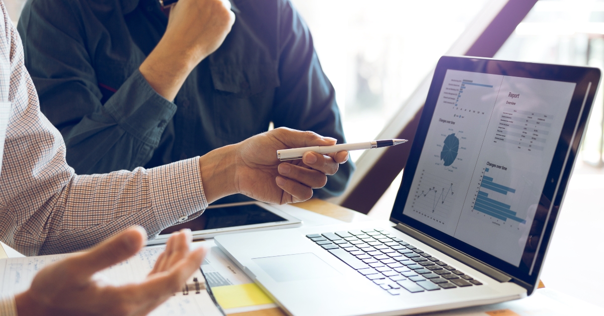 analyzing the financial data graph