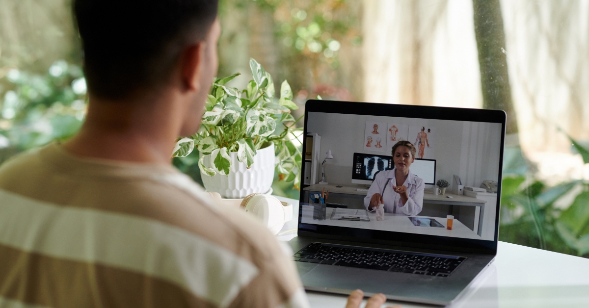 doctor giving consultation to patient 