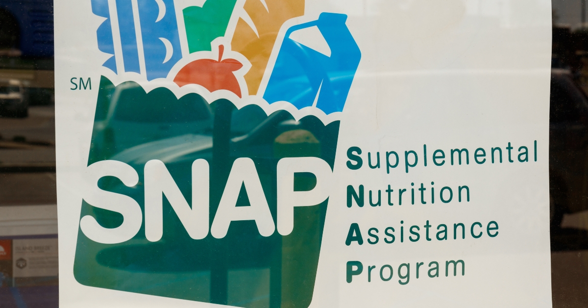 We Welcome SNAP Benefits sign at a retailer