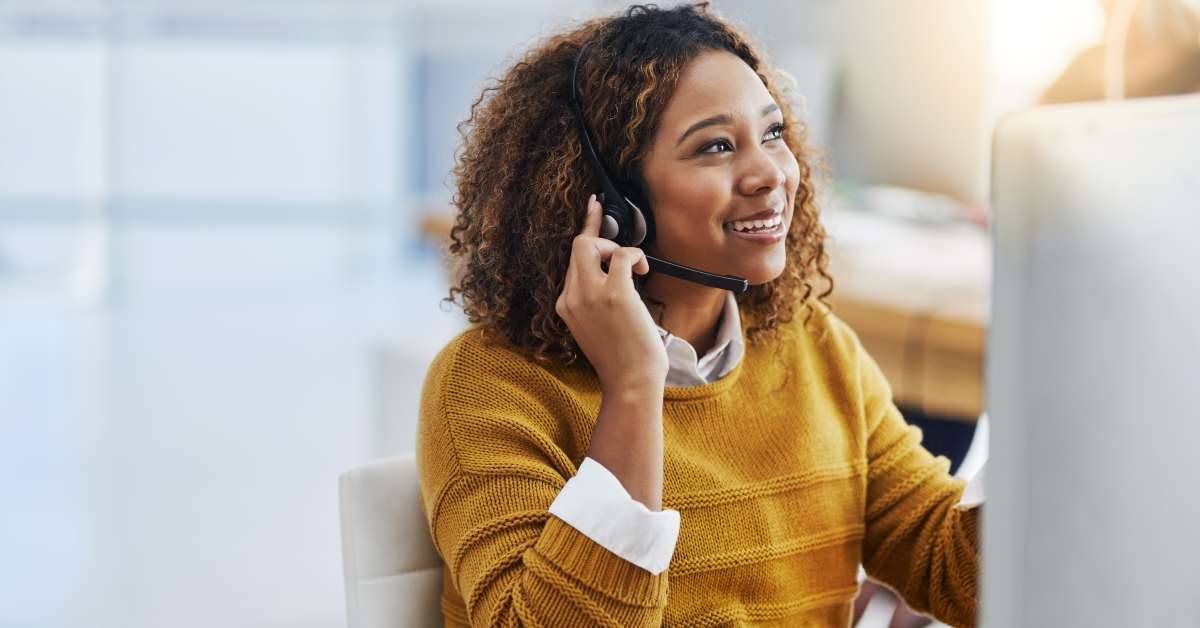 female agent working in a call center