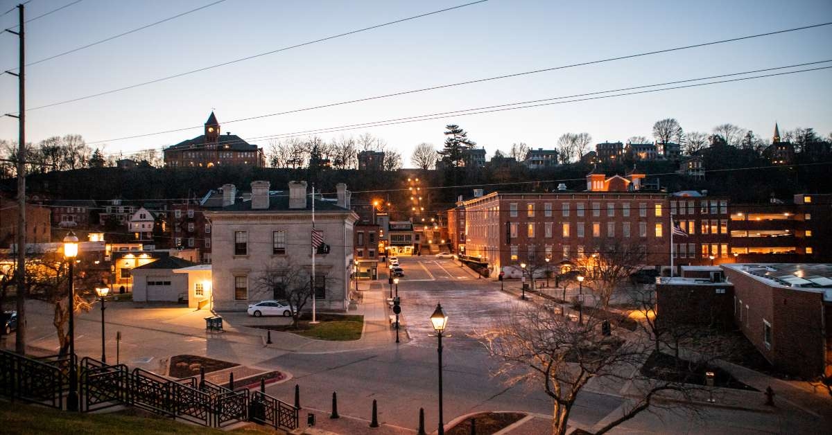 night in downtown galena illinois