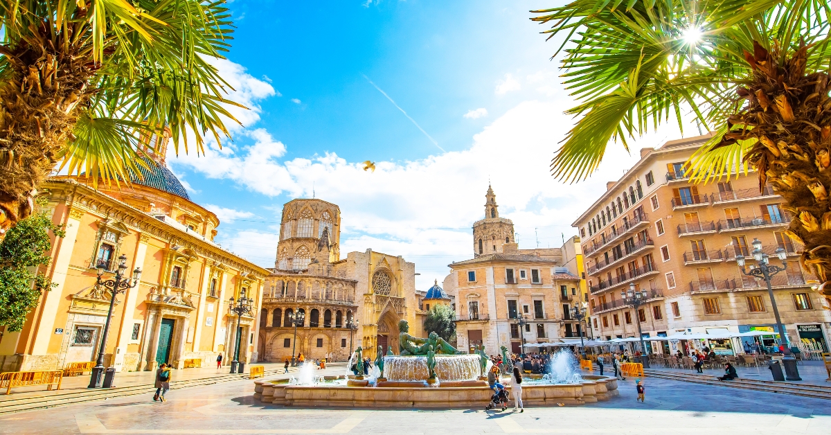 panoramic view of plaza de la virgen