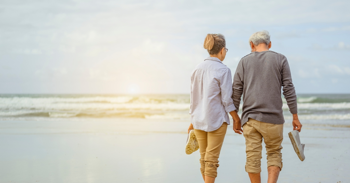 Seniors go on vacation at the beach