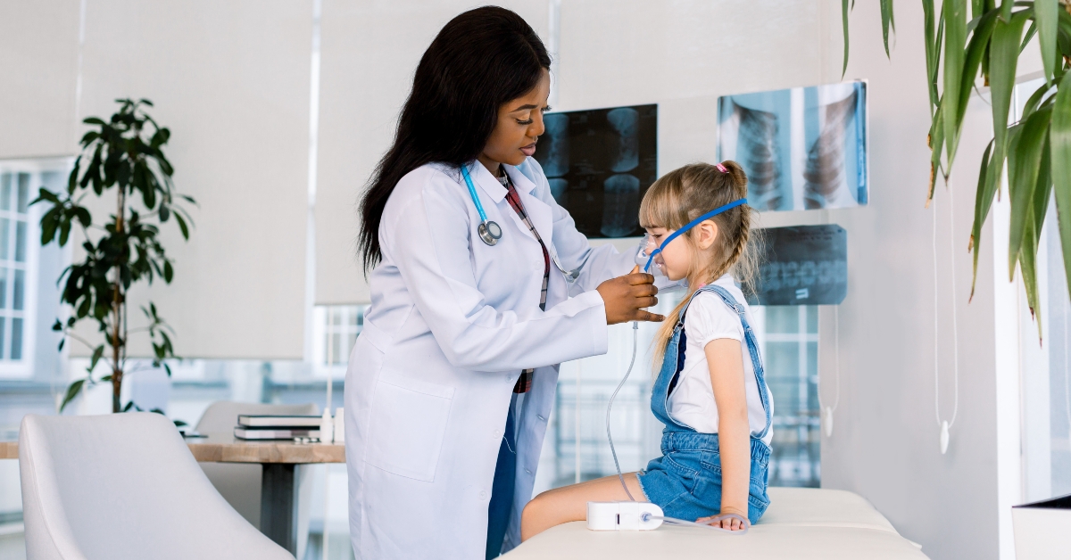 doctor holds a mask vapor inhaler