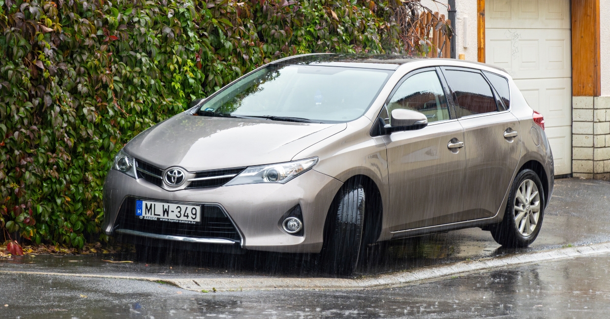 brown toyota auris e180 hatchback