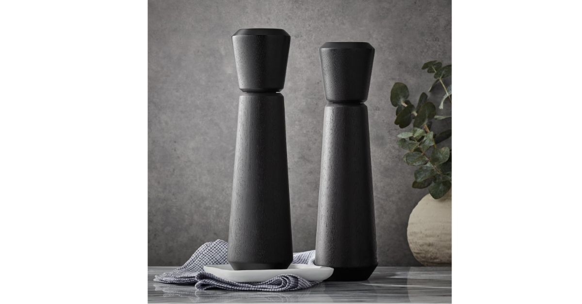 salt and pepper mill set