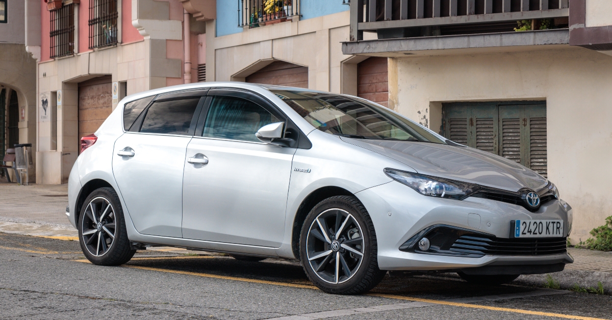 toyota corolla (e170) hybrid hatchback