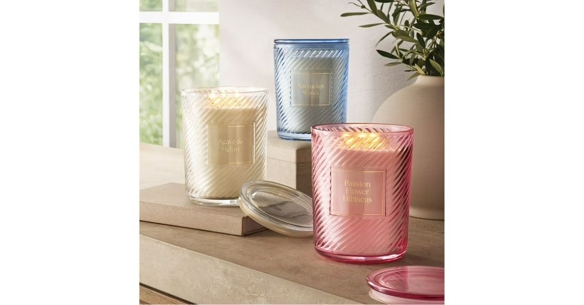 wick ribbed glass candle