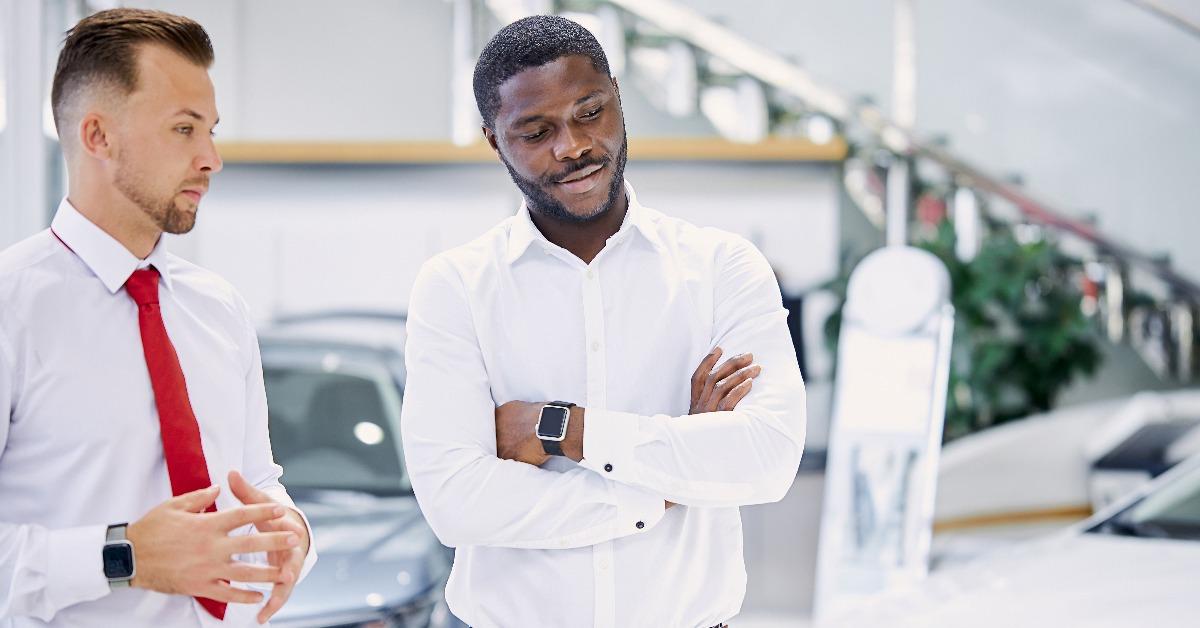 salesman talk about the car to a customer