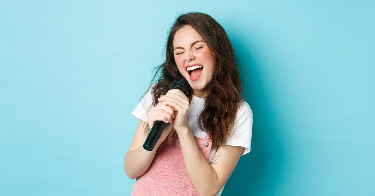 girl singing karaoke in mic