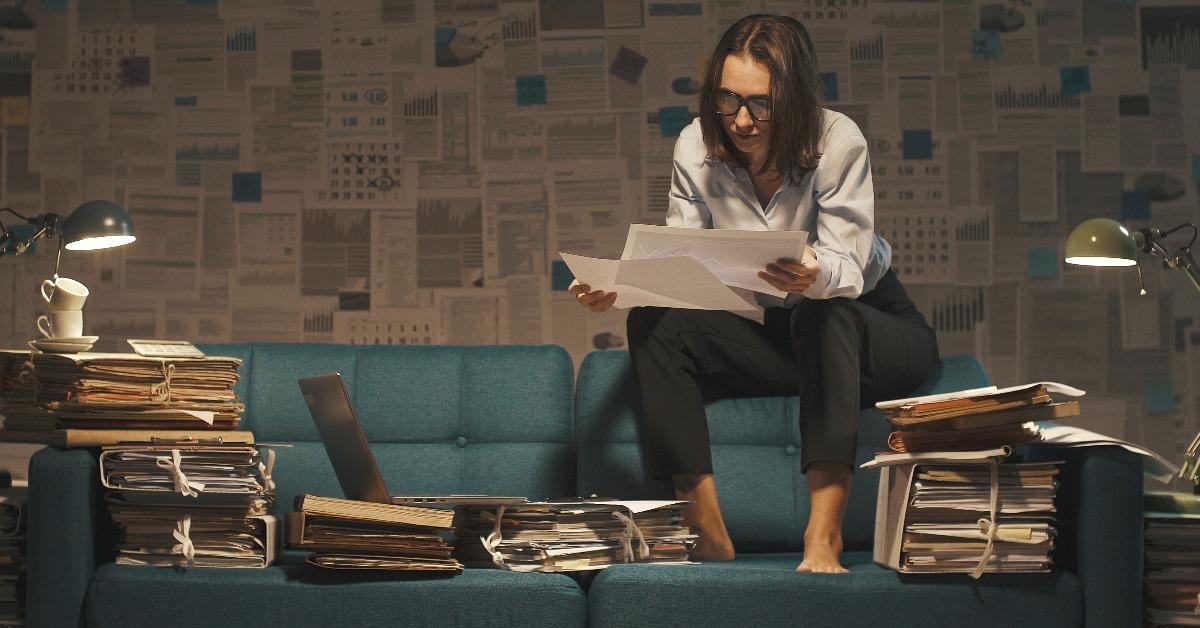 businesswoman working on the sofa late at night