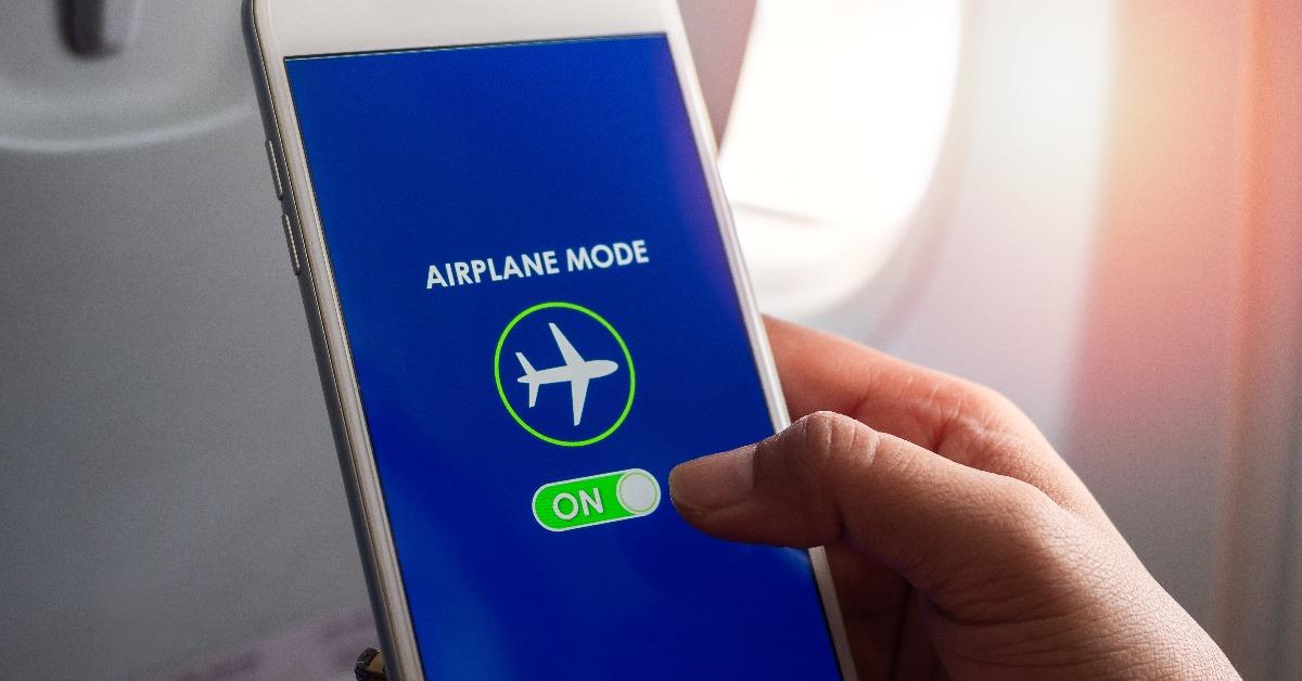 flight mode on smartphone screen
