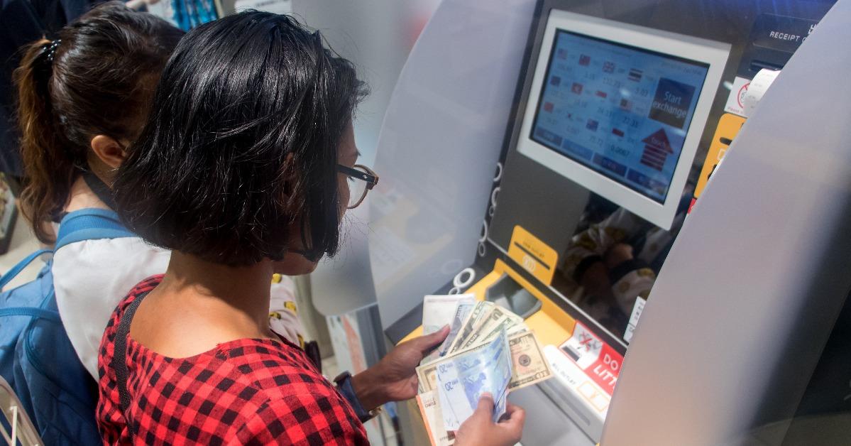 women exchange money in a smart machine