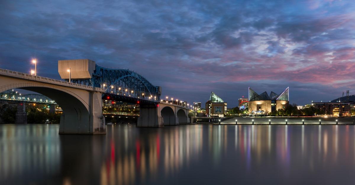Market Street Bridge and Aquarium along the Tennessee River 