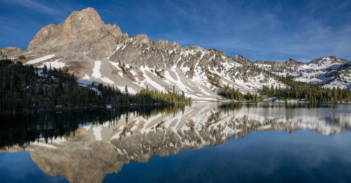 Beautiful alpine views of Alice Lake in the Sawtooth Mountains