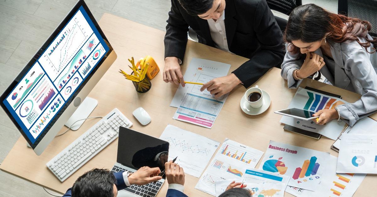 business data dashboard analysis by ingenious computer software