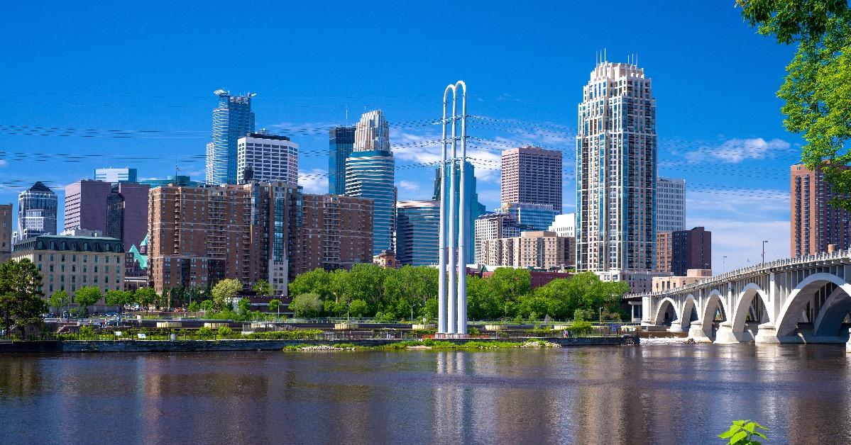 Mississippi river Minneapolis skyline 