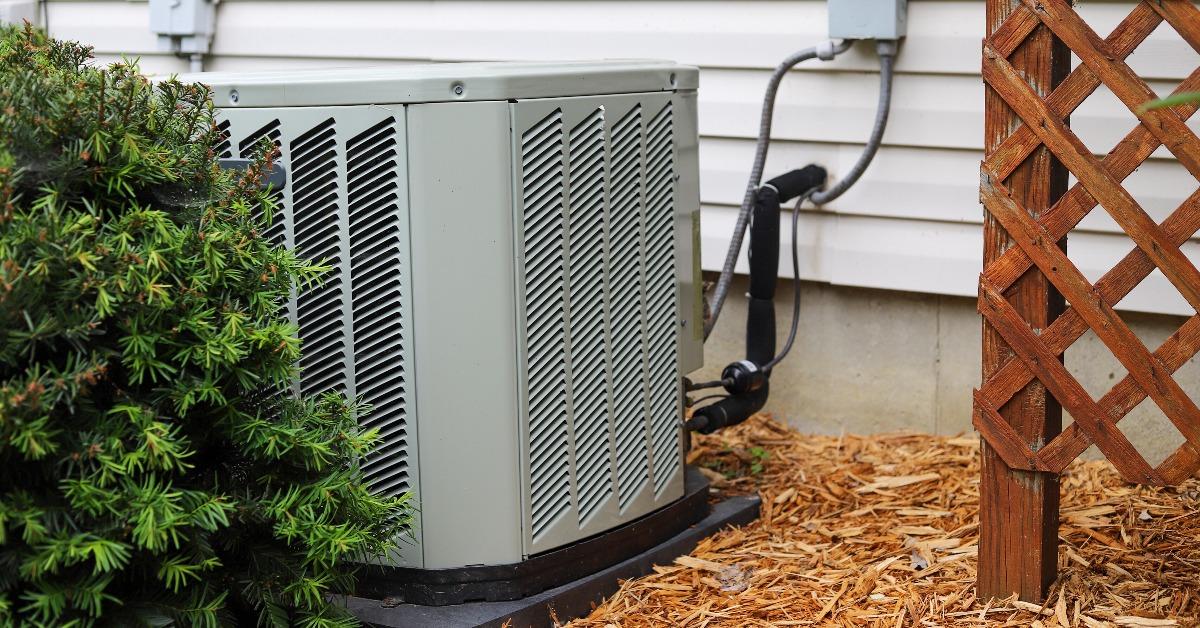 an outdoor air conditioning unit by a home 