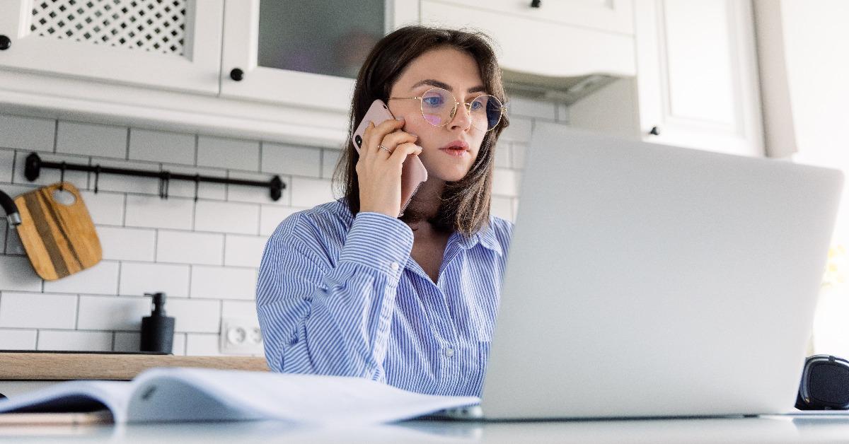  mother feeling stressed because of financial problems 