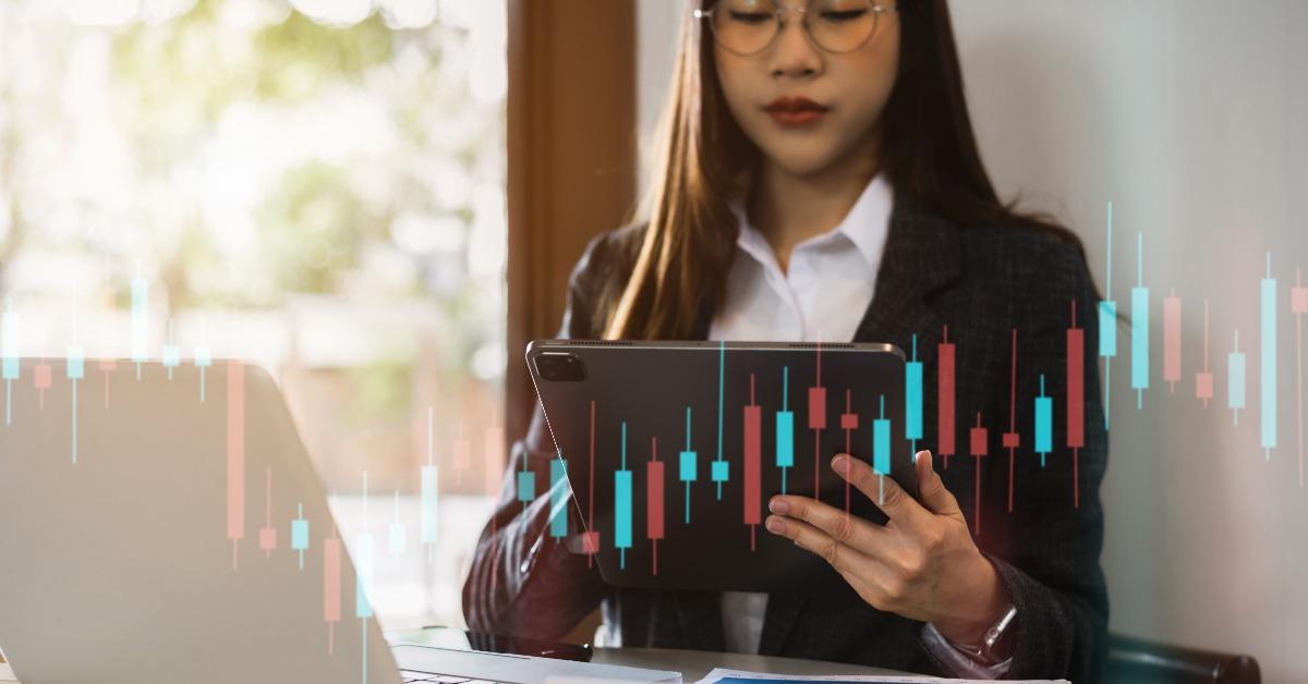  female trading stocks online 