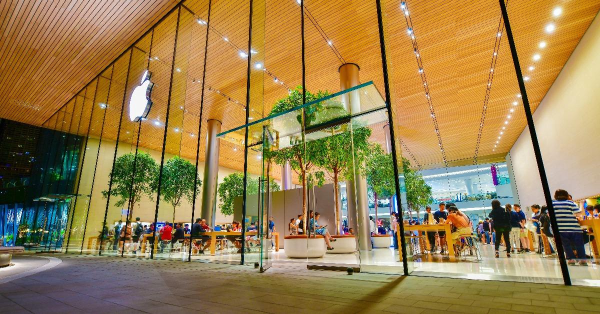 Apple store shop at the iconsiam