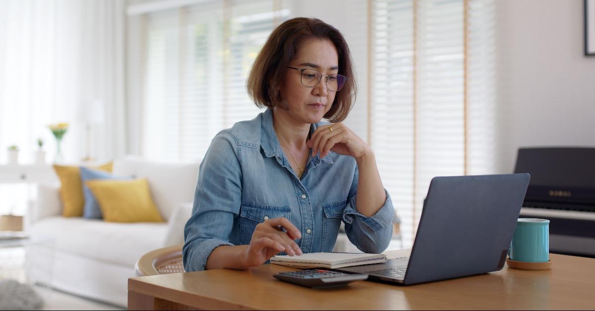 upset woman reading on laptop