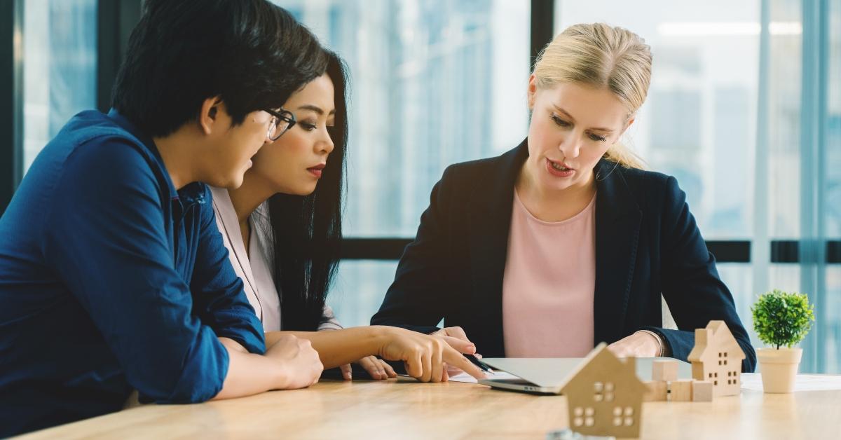 financial official are advising an asian family to buy a home