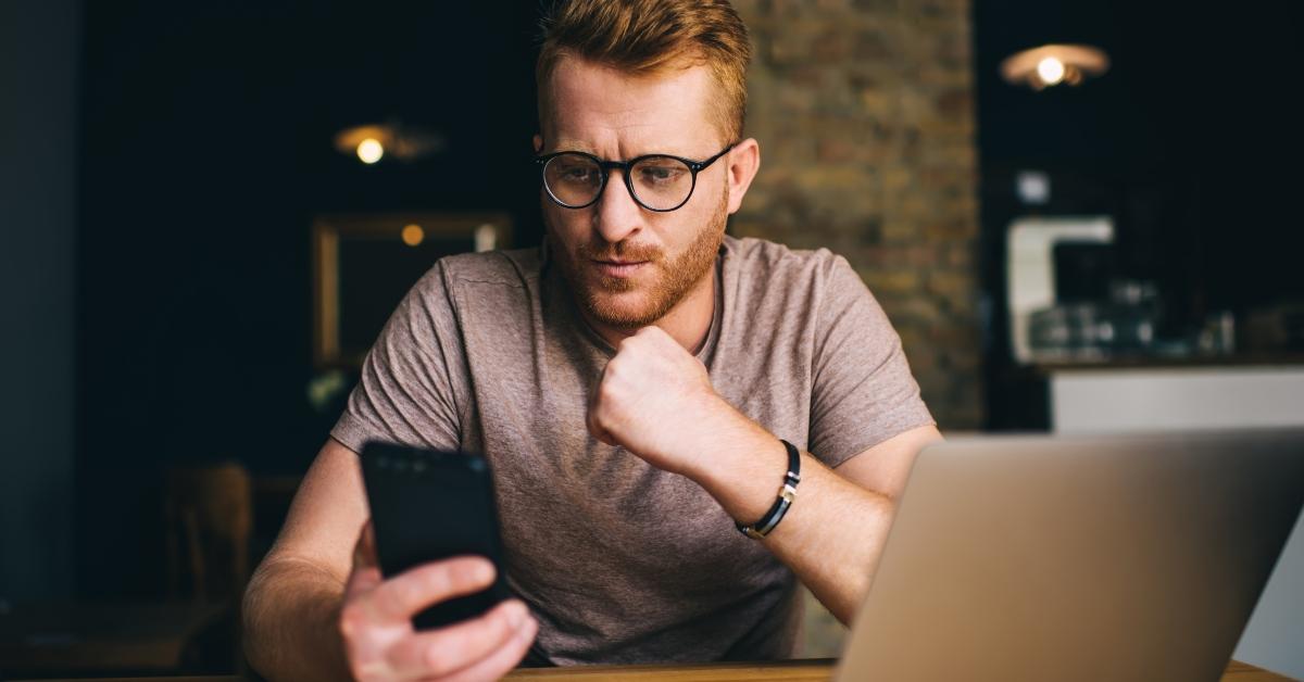 man using smartphone app