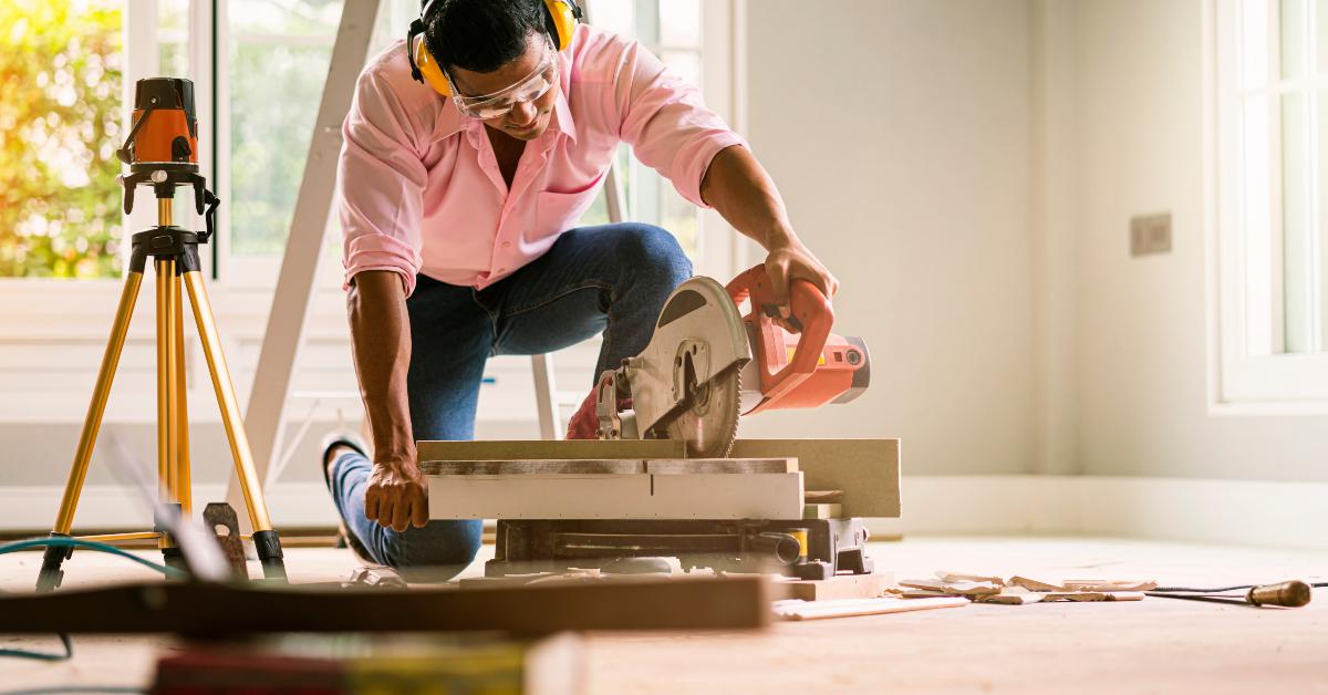 contractor hand use sawing machine