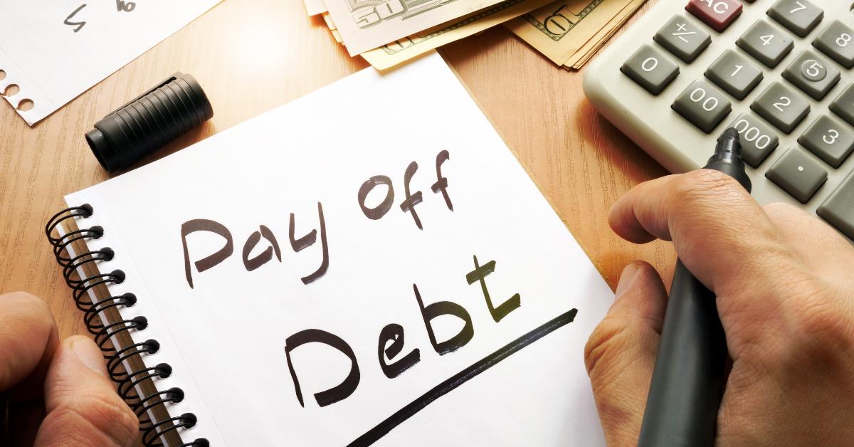 note with words pay off debt 
