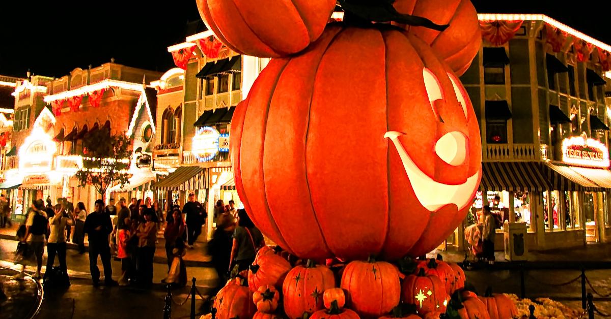 Mickey Halloween Pumpkin in Main Street
