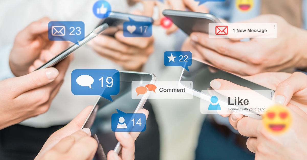 using social media on smartphone 