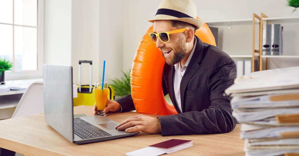 summer vacation online via laptop