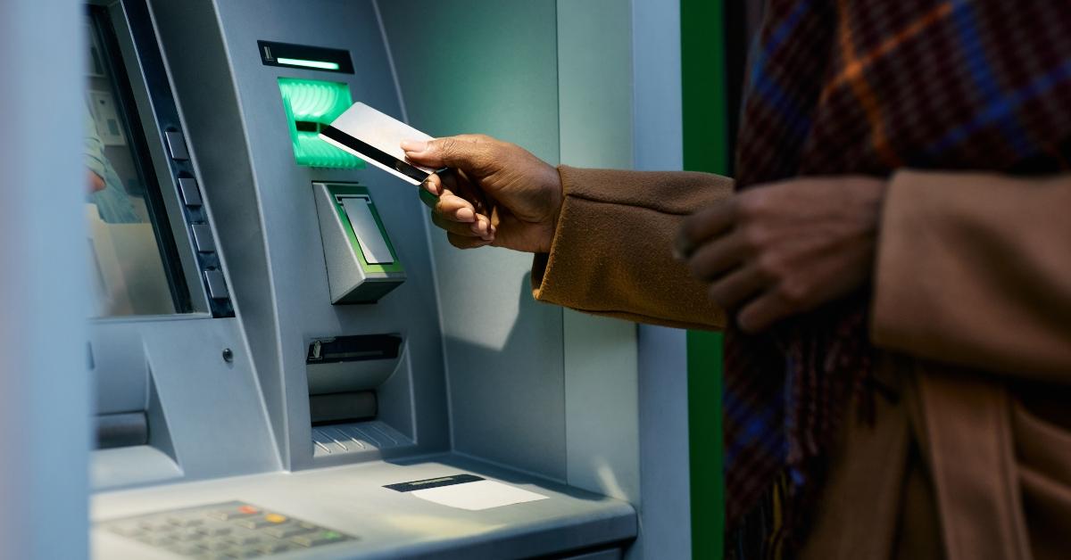 woman using credit card