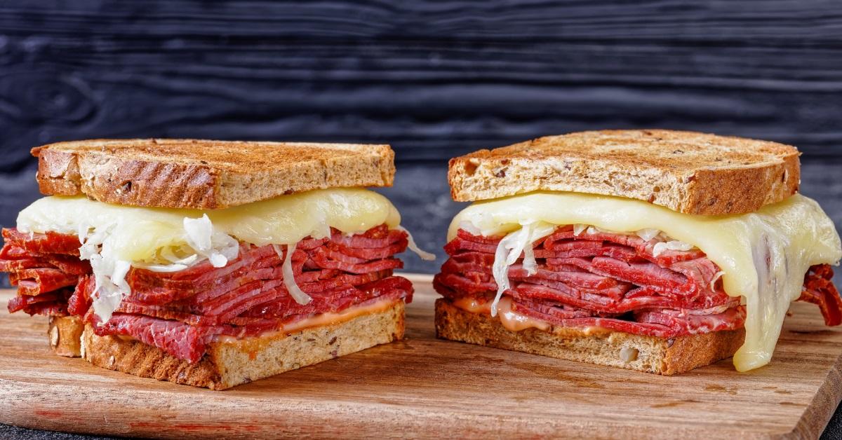 reuben sandwich with corned beef