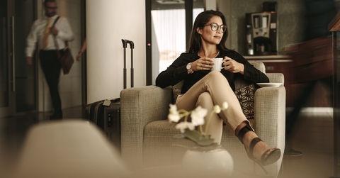 Amex Platinum vs. Chase Sapphire Reserve: Which Offers More Lounge Access?