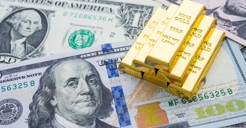 Gold bars on US dollar banknotes