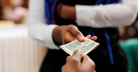 waitress receiving tip