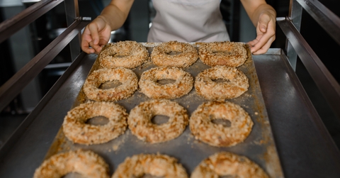 a tray with fresh bagels
