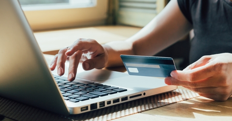 girl makes a purchase online