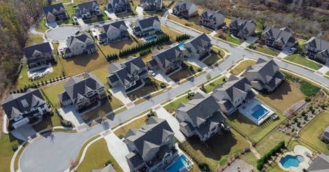 houses with pools in Atlanta Georgia