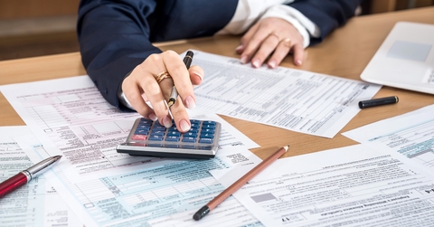 Woman filling US 1040 tax form