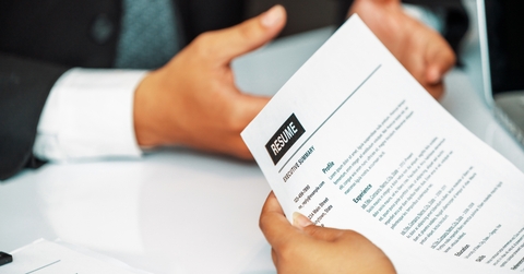 manager reads resume