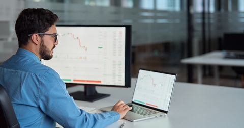 broker analyst investor using computer analyzing stock trade