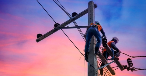 electric linemen working
